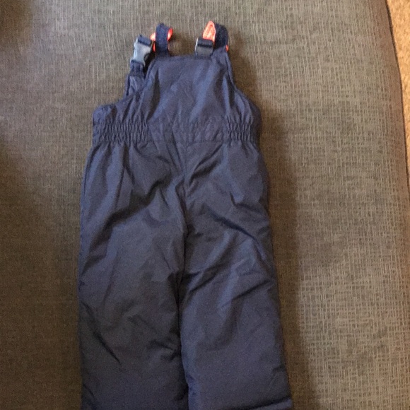 Like new- Carters, boys two piece Dino snowsuit, 24 months - Picture 4 of 6